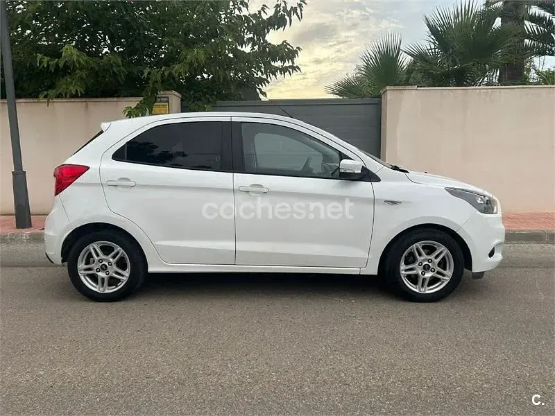 Usado Ford Ka Plus 85 CV (62 kW) 2017 Blanco Utilitario