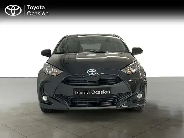 Usado Toyota Yaris Hybrid Active 116 CV (85 kW) 2025 Negro Berlina