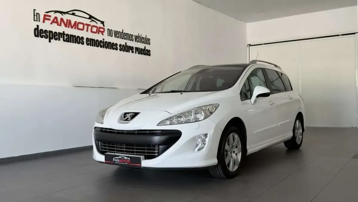 Usado Peugeot 308 Allure 111 CV (81 kW) 2011 Blanco Utilitario