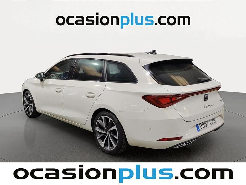 Usado Seat Leon FR 150 CV (110 kW) 2021 Blanco Familiar