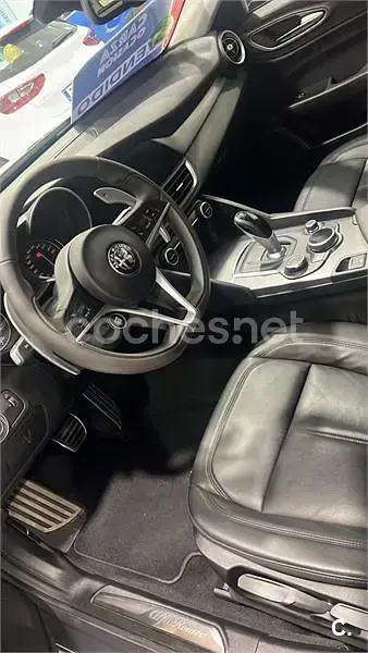 Usado Alfa Romeo Giulia Super 150 CV (110 kW) 2017 Gris / plata Berlina