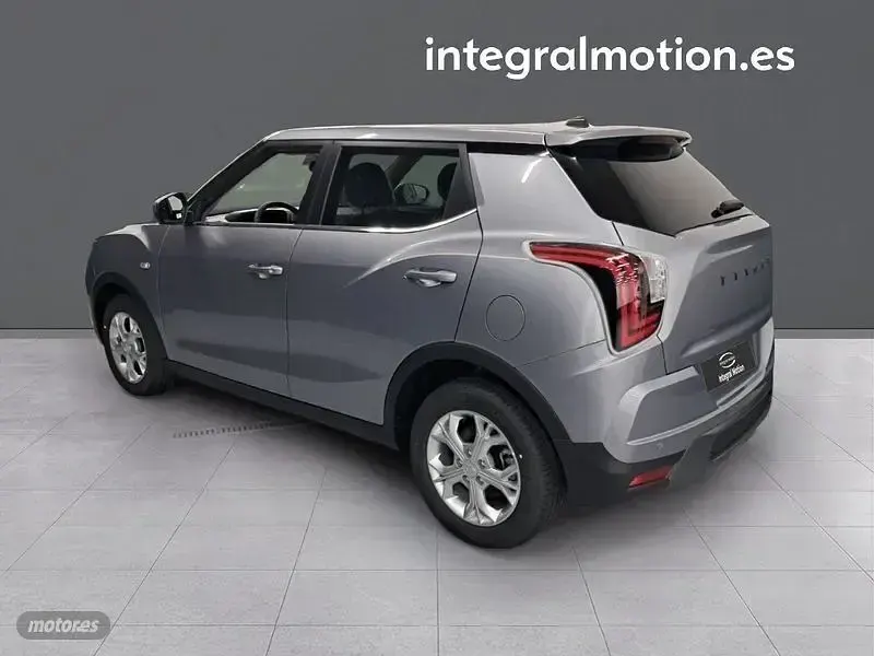 Usado KGM Tivoli 135 CV (99 kW) 2025 Gris / plata SUV