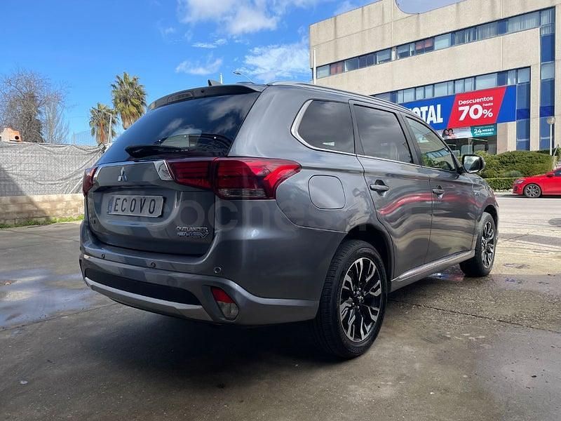 Usado Mitsubishi Outlander P-HEV 203 CV (149 kW) 2017 Gris / plata SUV