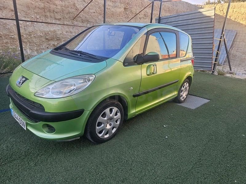 Usado Peugeot 1007 90 CV (66 kW) 2005 Verde Monovolumen