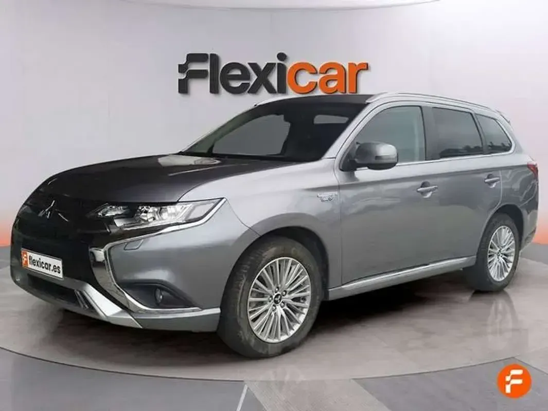 Usado Mitsubishi Outlander P-HEV Motion 224 CV (164 kW) 2018 Gris SUV