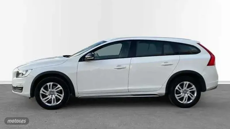 Usado Volvo V60 Momentum 2017 Blanco Familiar