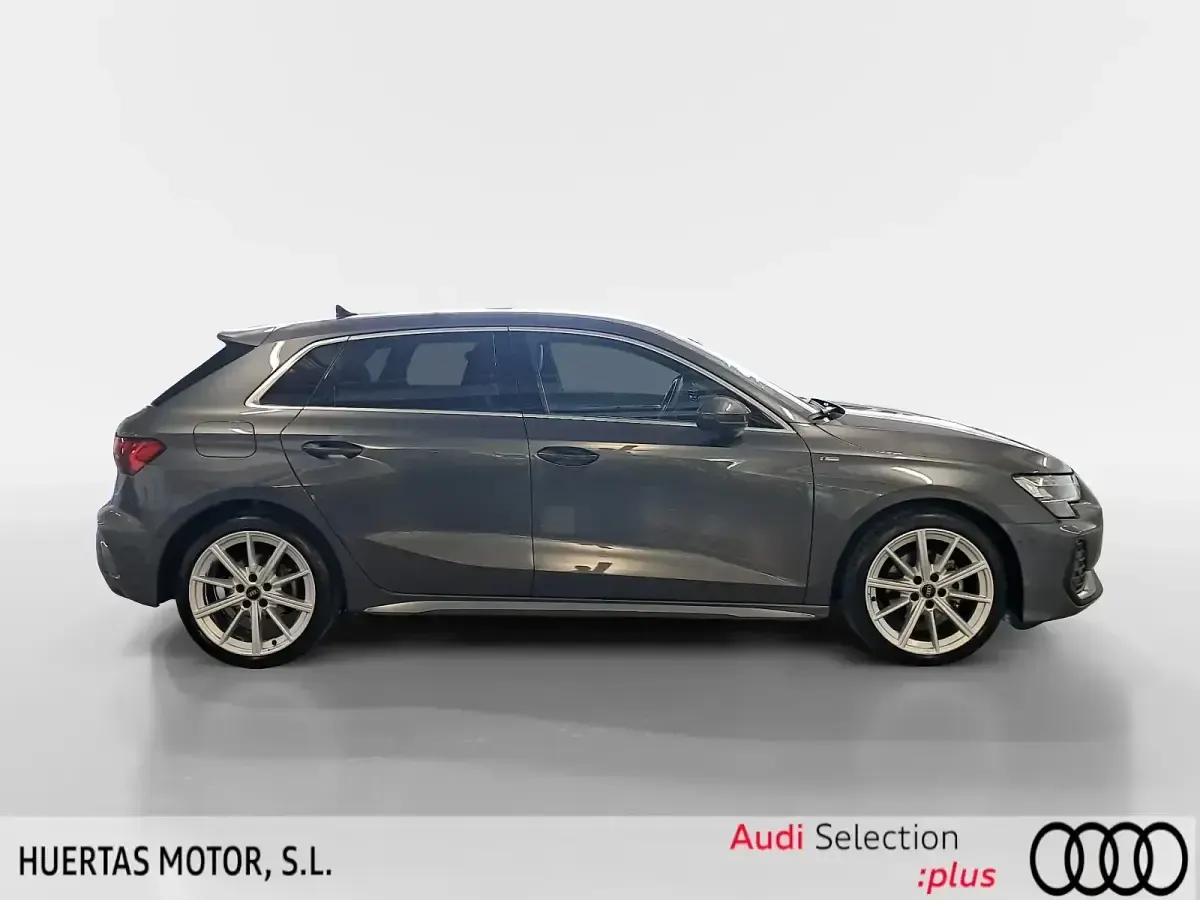 Usado Audi A3 S-Line 150 CV (110 kW) 2025 Gris / plata Berlina
