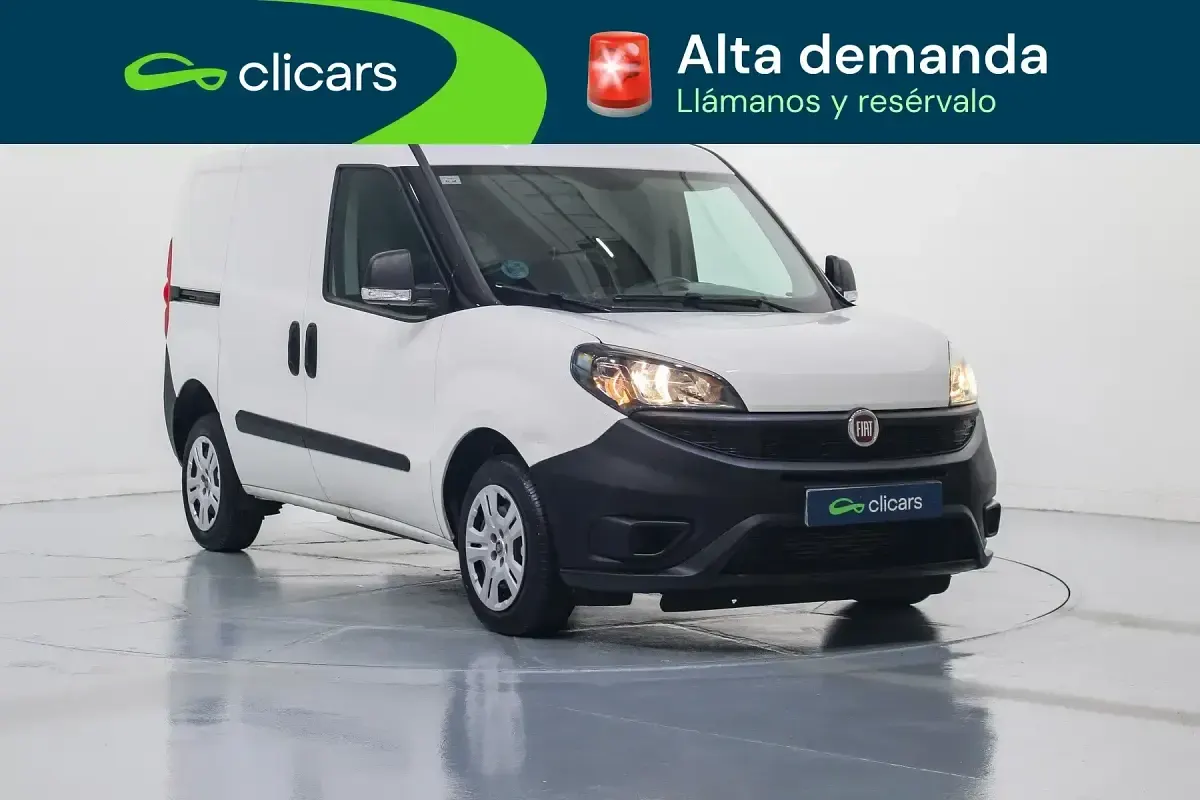 Usado Fiat Doblò 105 CV (77 kW) 2022 Blanco Monovolumen