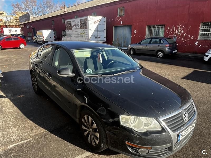 Negro Usado 2009 VW Passat Edition Berlina | 4000 € (Precio justo) - Imagen 1/4
