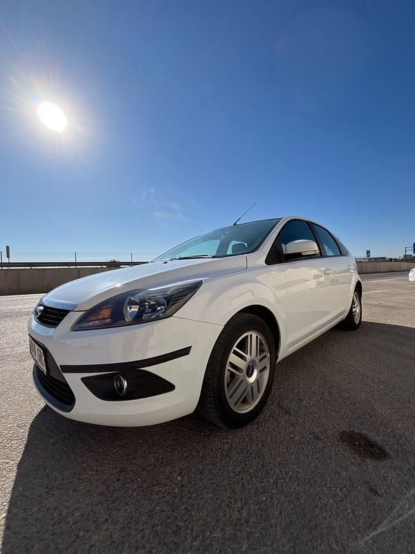 Usado Ford Focus Trend 115 CV (84 kW) 2009 Blanco