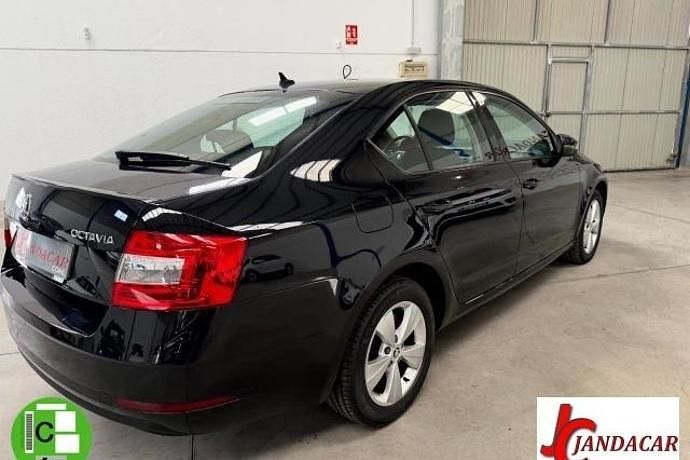 Usado Skoda Octavia Ambition 150 CV (110 kW) 2020 Negro Familiar