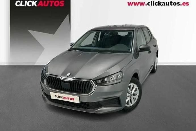 Usado Skoda Fabia Essence 80 CV (58 kW) 2025 Plata Utilitario