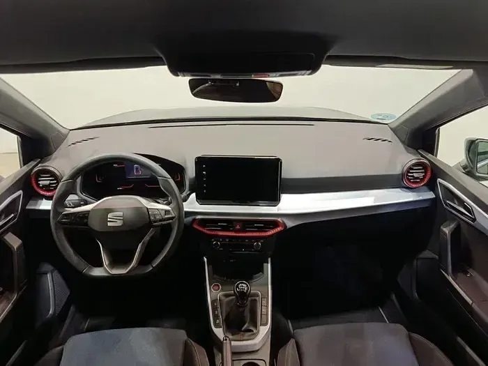 Usado Seat Arona FR 116 CV (85 kW) 2024 Rojo SUV