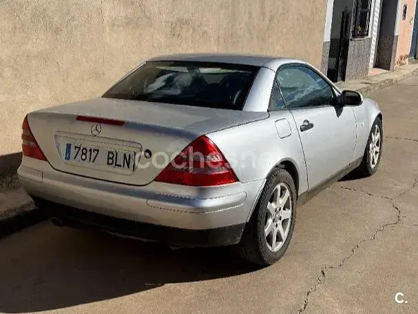 Usado Mercedes SLK230 193 CV (141 kW) 2001 Gris / plata Descapotable