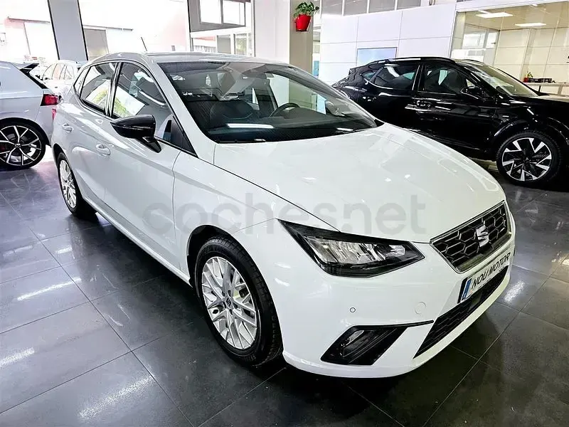 Usado Seat Ibiza FR 115 CV (84 kW) 2025 Blanco Utilitario