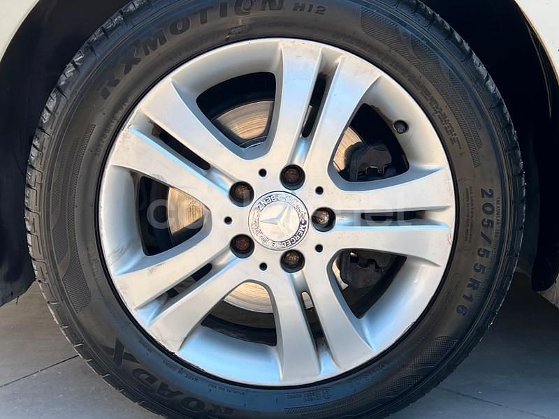 Usado Mercedes B180 109 CV (80 kW) 2013 Blanco Monovolumen