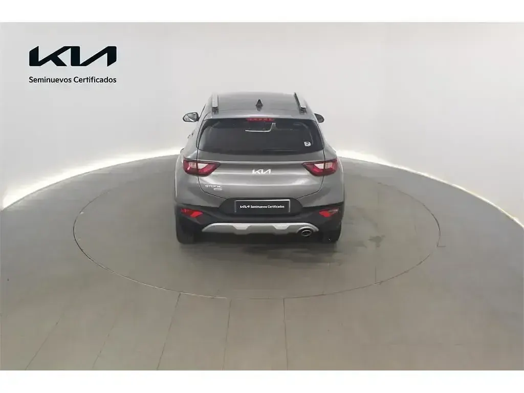 Usado Kia Stonic 100 CV (73 kW) 2025 Gris SUV