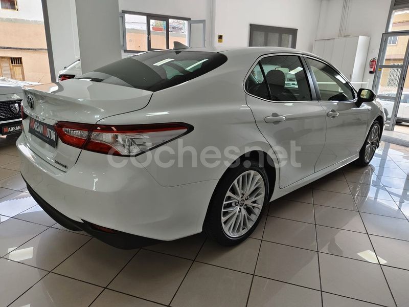 Usado Toyota Camry Business Edition 218 CV (160 kW) 2020 Blanco Berlina