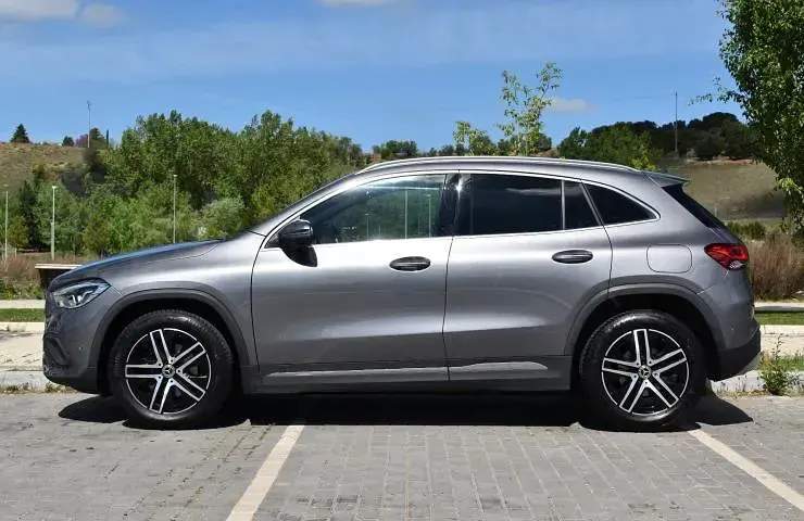 Usado Mercedes GLA200 Advantage 163 CV (119 kW) 2021 Gris SUV
