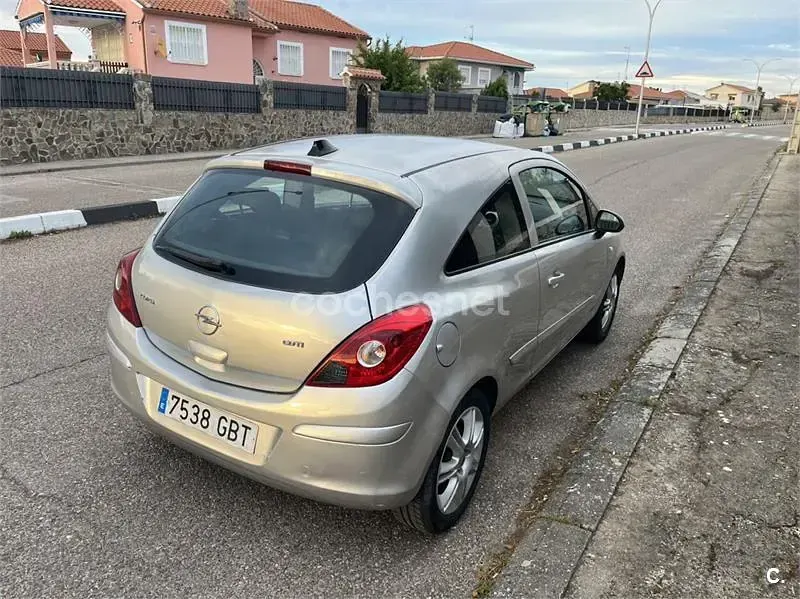 Usado Opel Corsa Enjoy 90 CV (66 kW) 2008 Gris / plata Utilitario