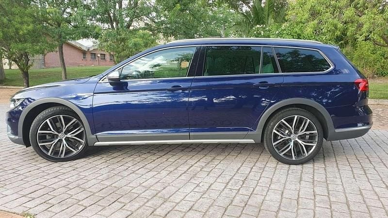 Usado VW Passat Alltrack 190 CV (139 kW) 2019 Azul Familiar