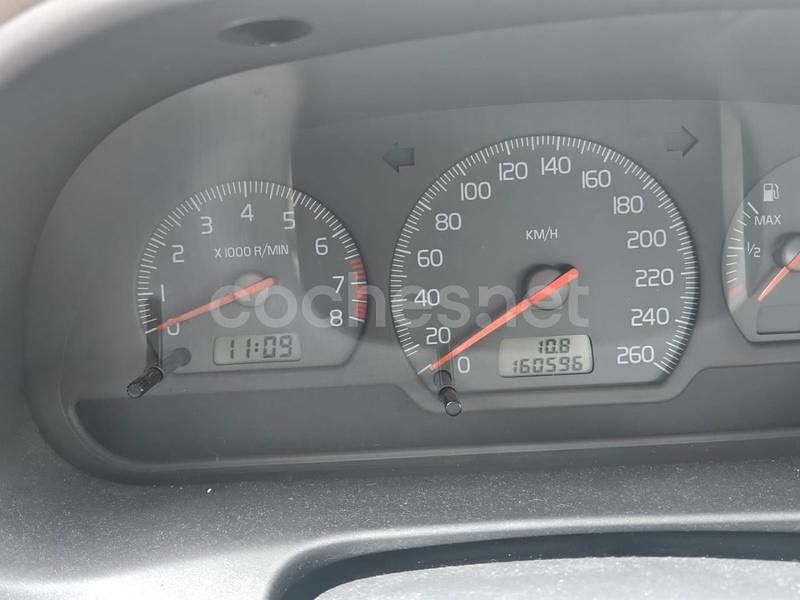 Usado Volvo V40 109 CV (80 kW) 2001 Azul Familiar