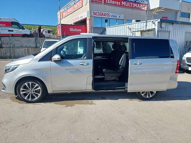 Usado Mercedes V220 Avantgarde 163 CV (119 kW) 2022 Gris Monovolumen