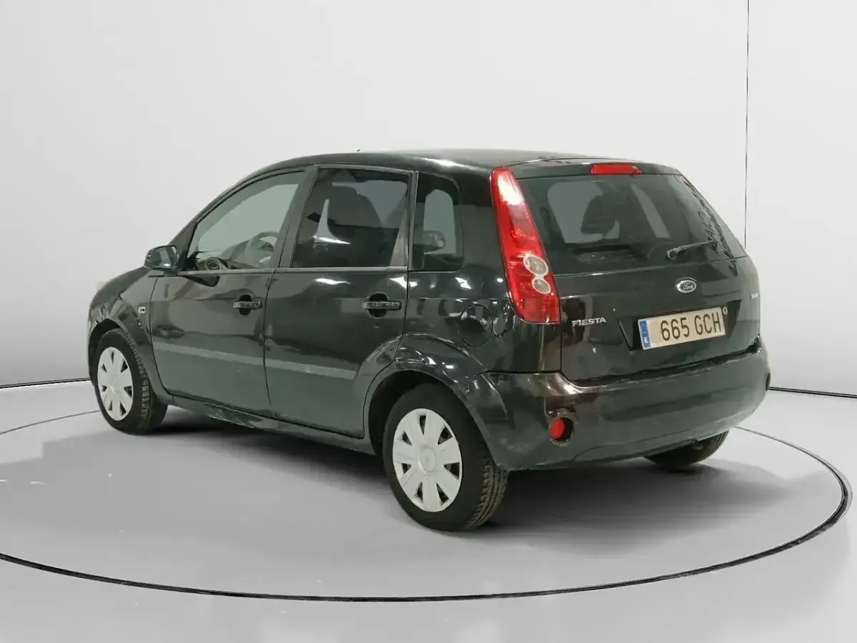 Usado Ford Fiesta Futura 90 CV (66 kW) 2008 Negro Utilitario