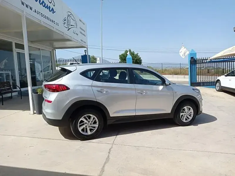 Usado Hyundai Tucson 132 CV (97 kW) 2019 Gris / plata SUV