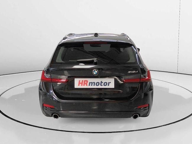 Usado BMW 318 150 CV (110 kW) 2023 Negro Familiar