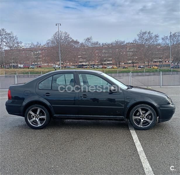 Usado VW Bora Conceptline 105 CV (77 kW) 2003 Negro Berlina