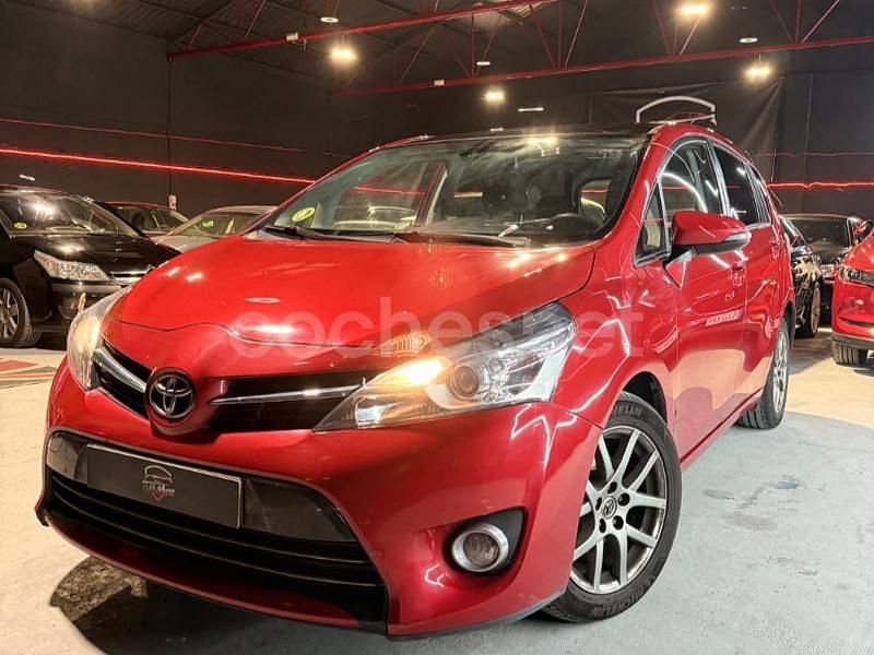 Usado Toyota Verso Advance 112 CV (82 kW) 2014 Granate Monovolumen
