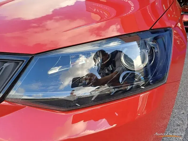 Usado Skoda Fabia Monte Carlo 105 CV (77 kW) 2016 Rojo Berlina
