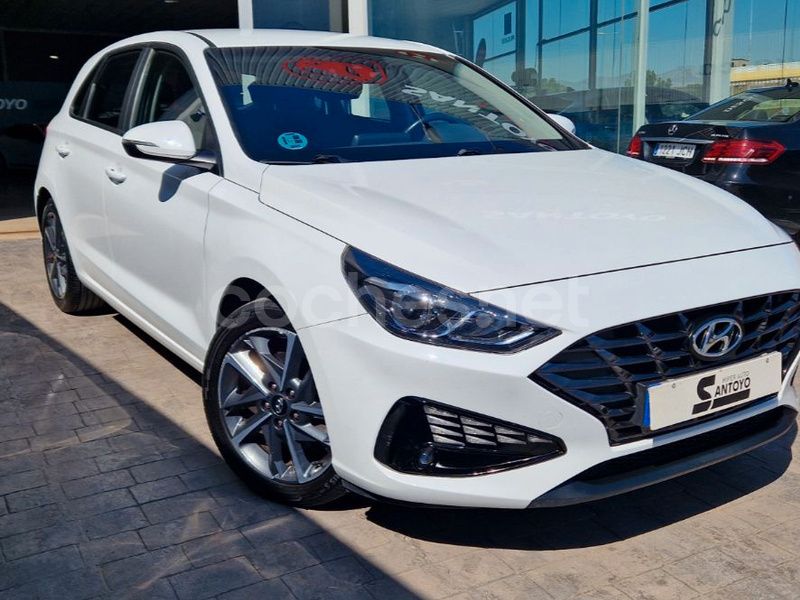 Blanco Usado 2021 Hyundai i30 Berlina | 14.500 € (Precio justo) - Imagen 1/4