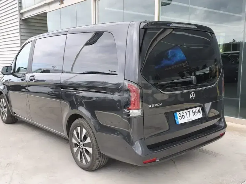 Usado Mercedes V220 163 CV (119 kW) 2025 Gris / plata Monovolumen
