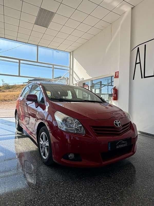 Usado Toyota Verso Active 126 CV (92 kW) 2010 Rojo Monovolumen