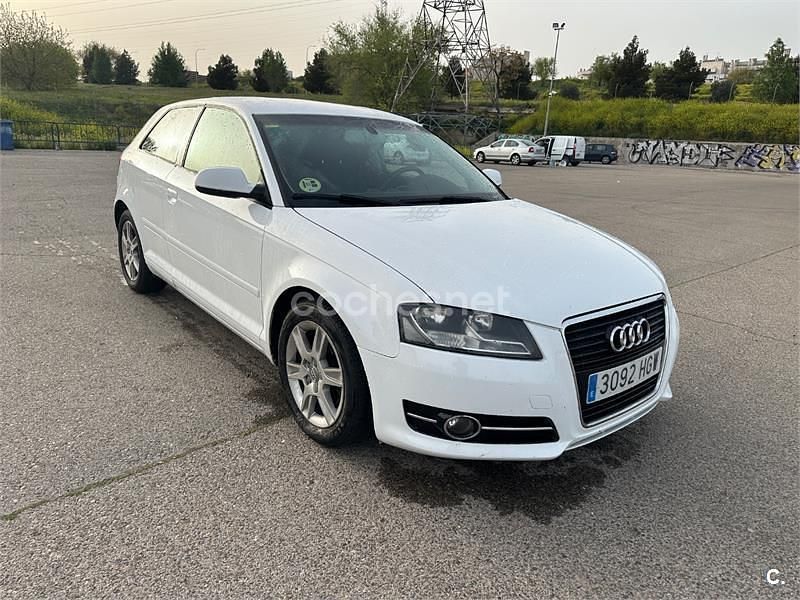 Usado Audi A3 Ambition 105 CV (77 kW) 2011 Blanco Berlina