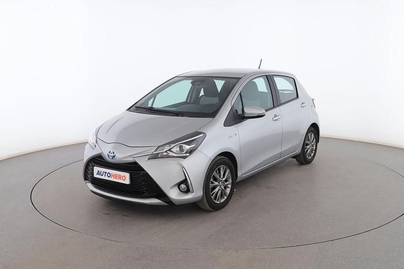 Usado Toyota Yaris Hybrid Active 102 CV (75 kW) 2018 Gris Berlina
