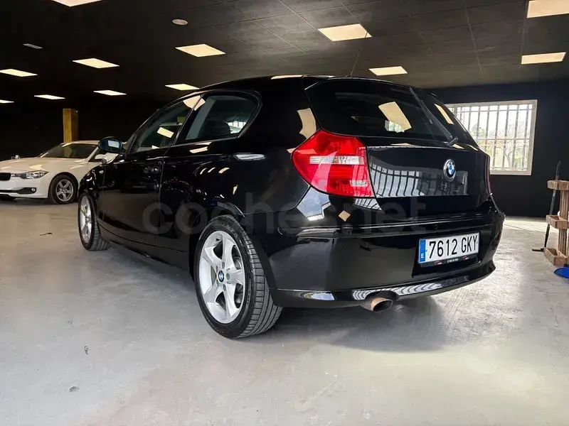 Usado BMW 118 143 CV (105 kW) 2009 Negro Utilitario