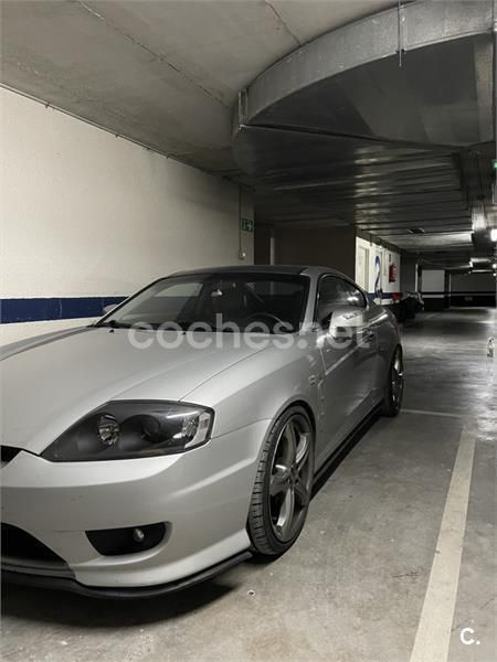 Gris / plata Usado 2004 Hyundai Coupé Coupe | 7400 € - Imagen 1/4