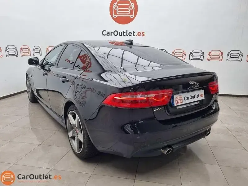 Usado Jaguar XE Pure 200 CV (147 kW) 2018 Negro Berlina