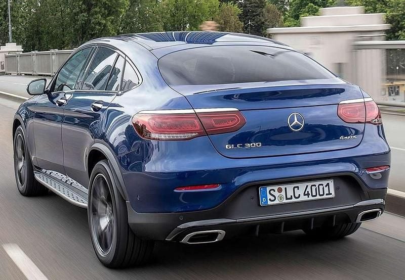 Używany Mercedes GLC300 245 KM (180 kW) 2021 Czarny Coupe