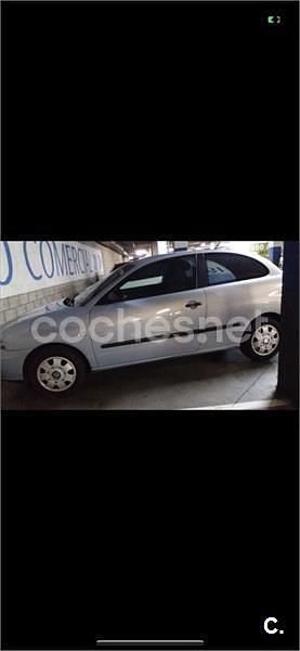 Usado Seat Ibiza Stella 100 CV (73 kW) 2003 Gris / plata Berlina