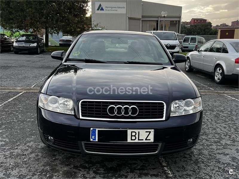 Usado Audi A4 130 CV (95 kW) 2001 Azul Berlina