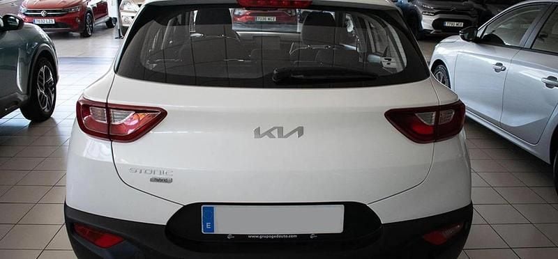 Usado Kia Stonic 101 CV (74 kW) 2024 Blanco SUV