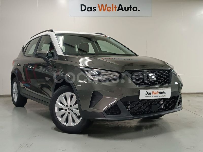 Gris / plata Nuevo 2025 Seat Arona Style SUV | 20.290 € - Imagen 1/4