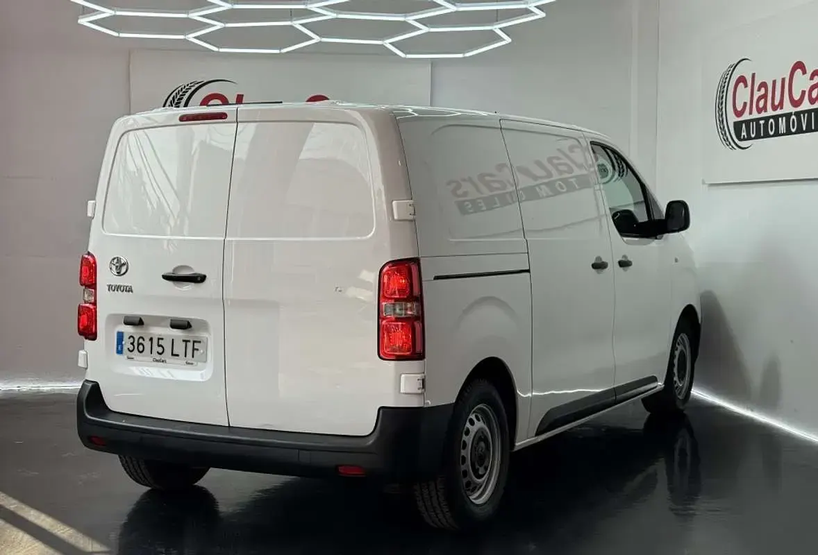 Usado Toyota Proace 101 CV (74 kW) 2021 Blanco Monovolumen