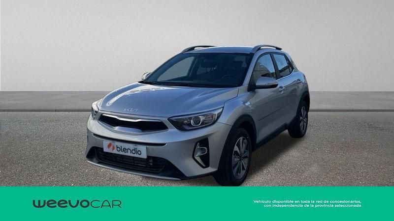 Usado Kia Stonic 100 CV (73 kW) 2024 Gris SUV