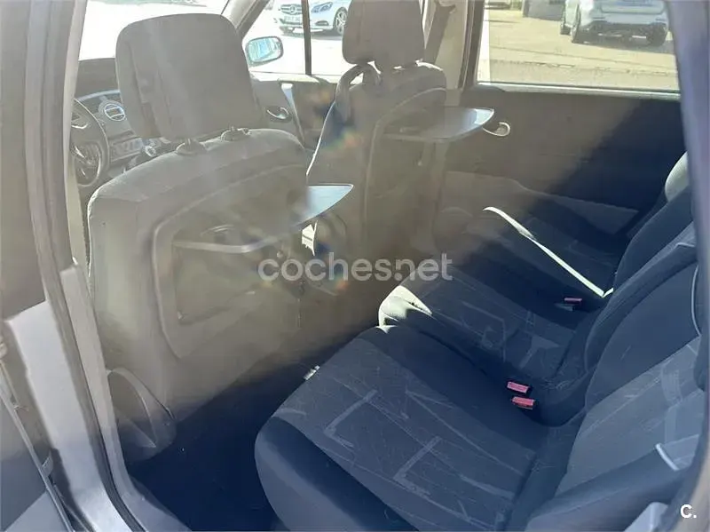 Usado Renault Scenic E-Tech Dynamique 130 CV (95 kW) 2005 Gris / plata Monovolumen