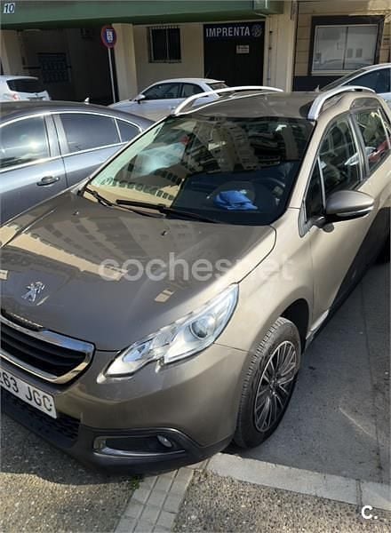 Usado Peugeot 2008 Allure 110 CV (80 kW) 2015 Marrón SUV